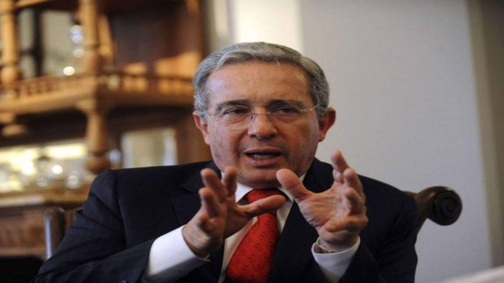 Álvaro-Uribe-castrochavistas-colombianos-peores-Castro-Chávez