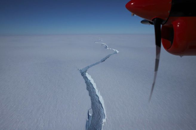 un-gigantesco-iceberg-desprende-Antártida