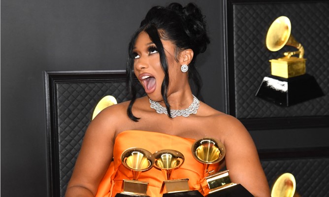 Mujeres dominan en los premios Grammy