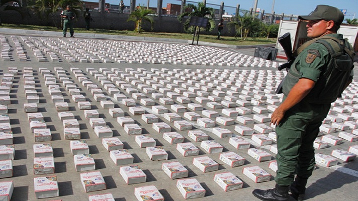 El Ejército informó este domingo de una operación en la que tomó dos campamentos dedicados al procesamiento de cocaína. Hallaron la droga en dos campamentos ubicados entre los municipios Jesús María Semprúm y Catatumbo del estado de Zulia. Los militares incautaron 5.100 kilogramos de drogas procedente de Colombia.