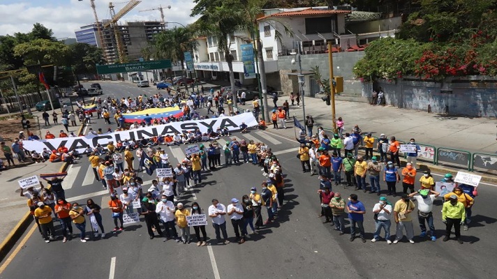 Desde la urbanización Las Mercedes, al sureste de Caracas, decenas de venezolanos se congregaron para exigir 