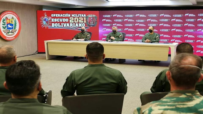El ministro de la Defensa de Nicolás Maduro, Vladimir Padrino López, desmintió a Colombia sobre el número de desplazados por la violencia en Apure.