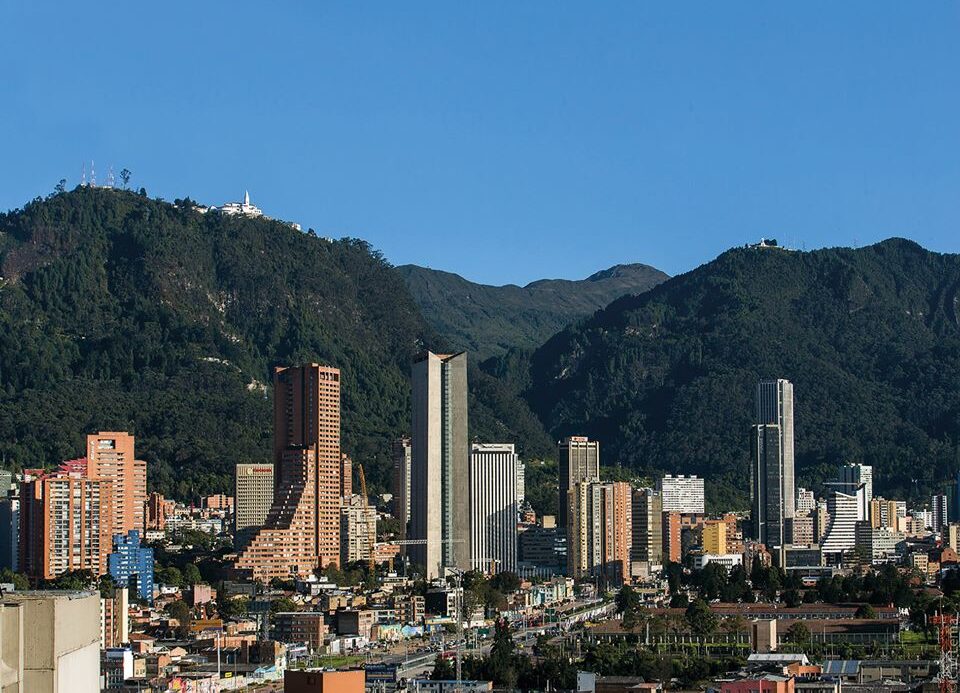 Bogotá vuelve a la virtualidad total para clase en colegios y universidades.