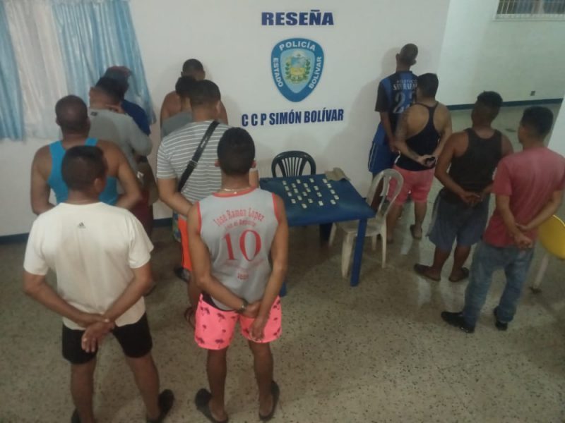 Arrestados 12 ciudadanos por jugar dominó durante horario de restricción