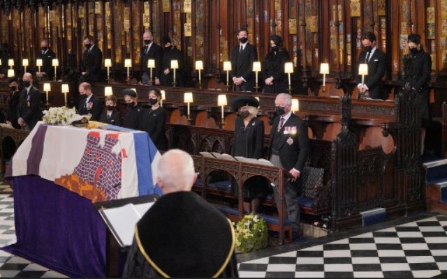 La reina Isabel II entierra a su esposo el príncipe Felipe