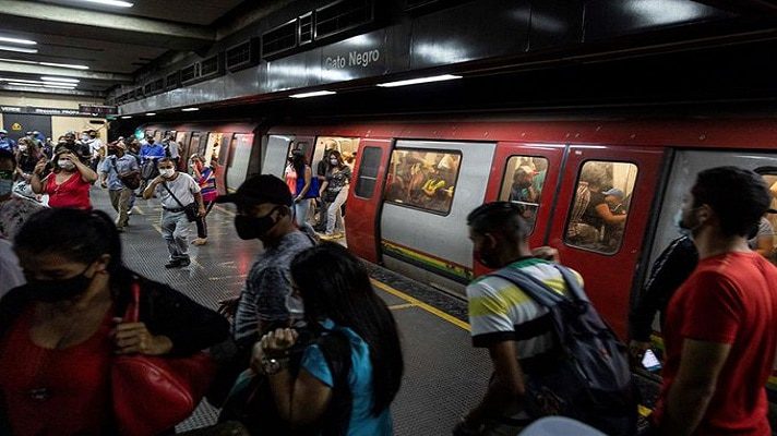 Este miércoles, una nueva falla en el Metro de Caracas afectó el funcionamiento del sistema de transporte. La cuenta oficial de Twitter de la empresa solo informó que se trataba de 