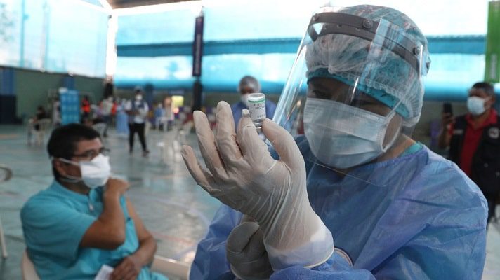 Desde que comenzó la vacunación en Perú también se inició la inmunización de los extranjeros en ese país. De estos últimos, se supo que hay 6.523 migrantes venezolanos vacunados contra la COVID-19 en Perú, con edades entre 60 a más de 80 años.