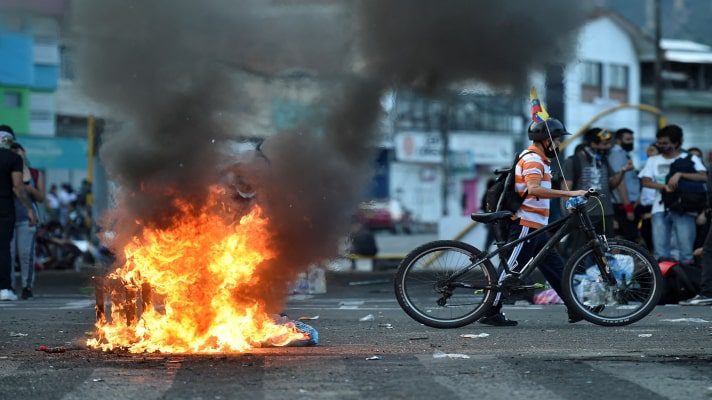 siguen-enfrentamientos-en-colombia-un-muerto-y-15-heridos-en-protestas-en-valle-del-cauca