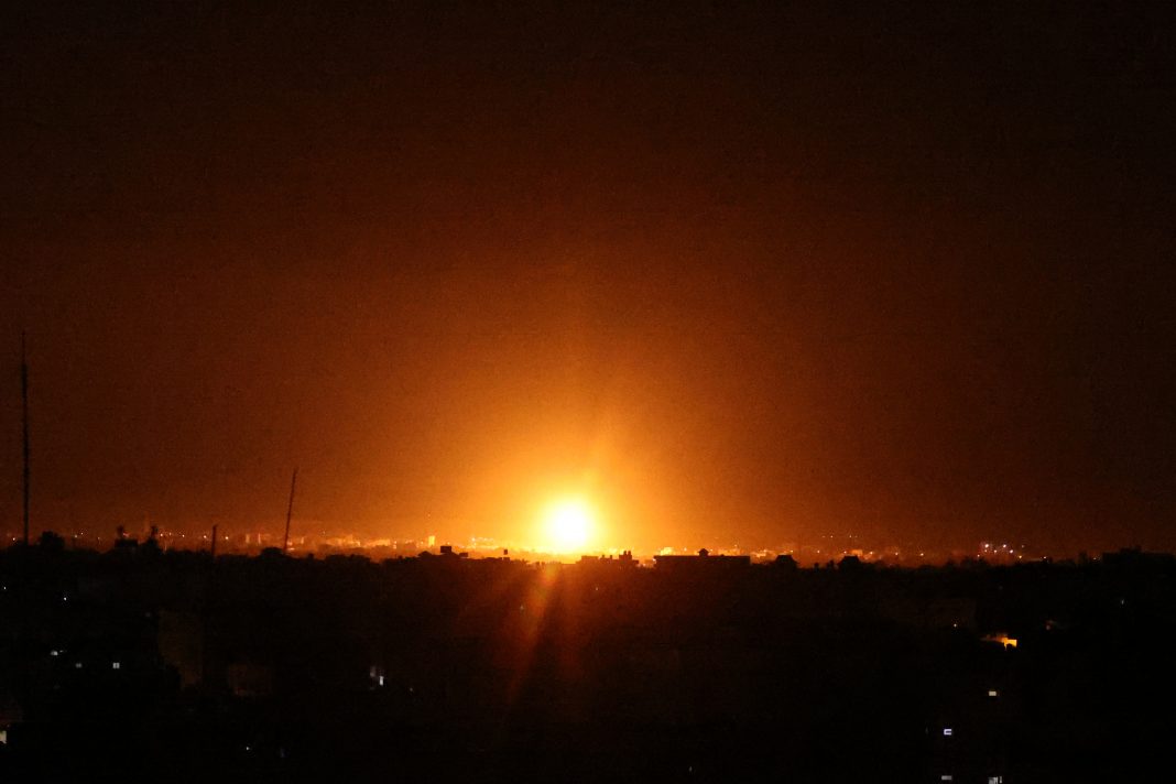 Ataques en franja de Gaza por parte de Hámas que defiende a Palestino, esto tras ataque de Israel con balones incendiarios