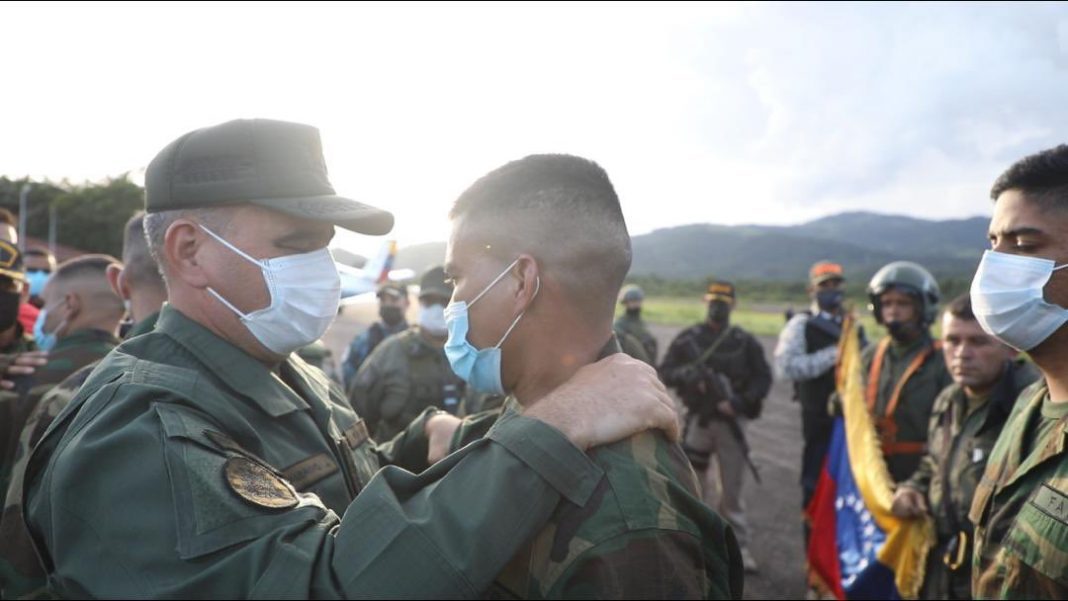 Vladimir Padrino López confirmó este lunes la liberación de parte de los militares secuestrados por las disidencias de las FARC en Apure. Lo hizo horas después de la que la ONG, Fundaredes dio a conocer la noticia.