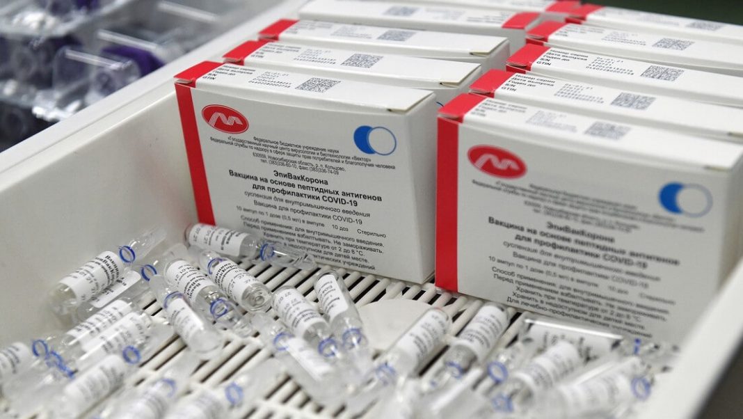 Venezuela firmó un contrato con la empresa rusa Geropharm para la adquisición de las vacunas anti-COVID-19 EpiVacCorona. Las mismas las fabrica el Centro Científico de Virología y Biotecnología Vector de Rusia. Pero ¿Dónde está el contrato? Es la pregunta que se hace la ONG, Transparencia Venezuela.