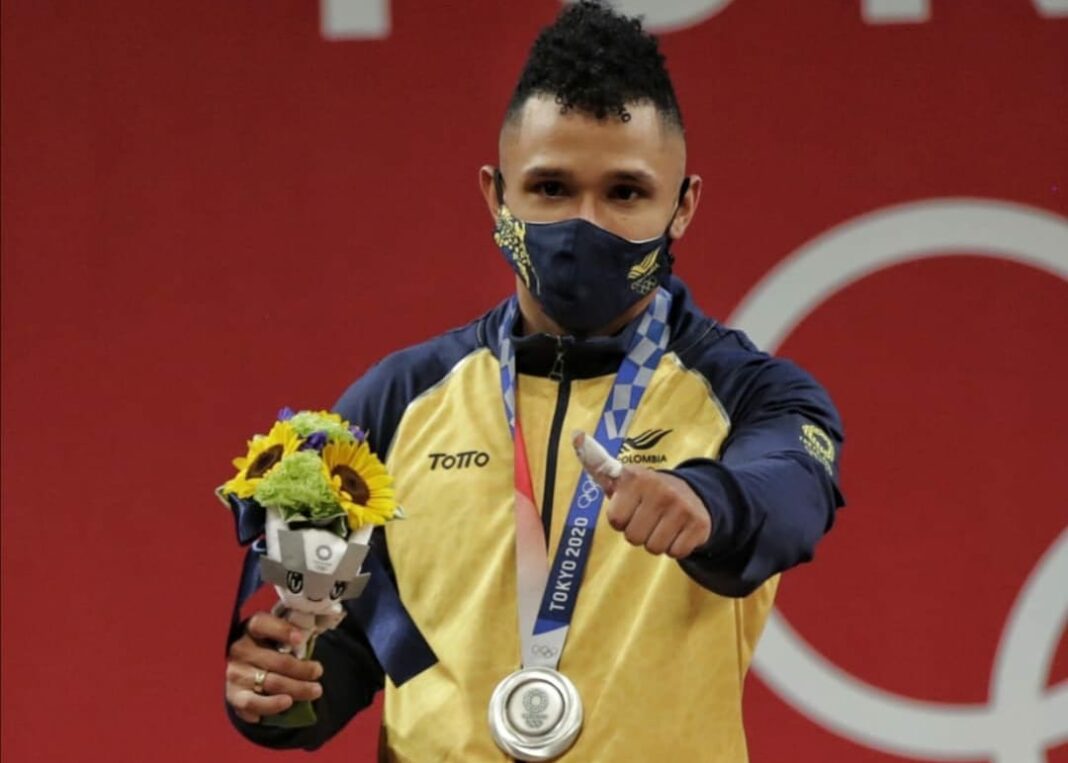 Primera medalla de oro de Colombia la gana en levantamiento de pesas