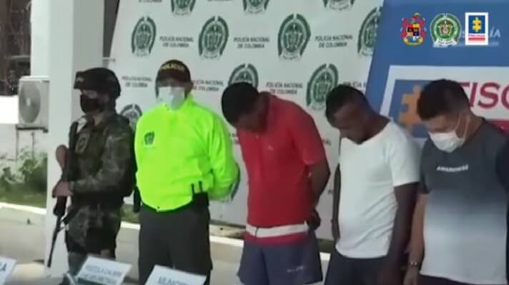 La Fiscalía de Colombia anunció la captura de cinco integrantes del Clan del Golfo. Los delincuentes participaron en varios homiocidios relacionados con el control de la rutas de salida de cocaína por La Guajira y la frontera norte con Venezuela.