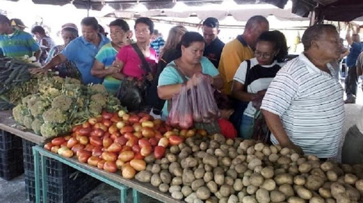 Los productores sortean muchos obstáculos para llevar sus productos a varias zonas de Caracas. 