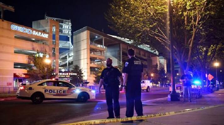 Al menos tres personas fallecieron y otras tres resultaron heridas en un tiroteo en la madrugada de este domingo afuera de un bar en Des Moines, en el estado de Washington (oeste de EE.UU.), informaron las autoridades.