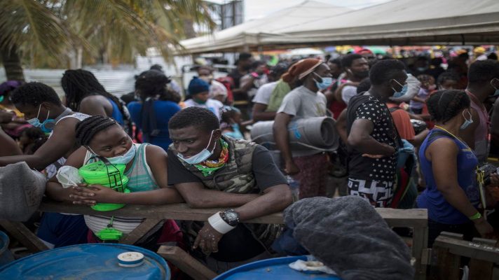 detenidos-por-ee-uu-unos-8-mil-migrantes-haitianos-acampan-en-texas-tras-cruce-fronterizo-masivo