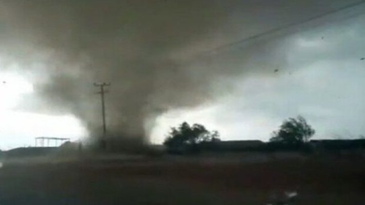 hijo-er-diablo-corre-un-tornado-sorprende-a-los-margaritenos-y-afecta-23-casas