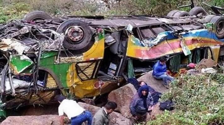 Un autobús se precipitó este lunes a un abismo en la zona andina de Ecuador. El accidente dejó un saldo de 9 muertos y 15 heridos, informó el Servicio Integrado de Seguridad ECU911.