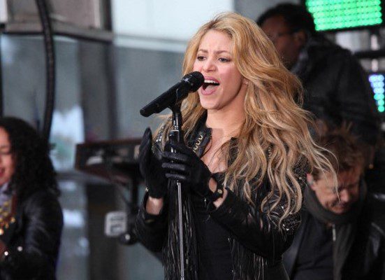 El que no la debe... Shakira posó para clásica revista