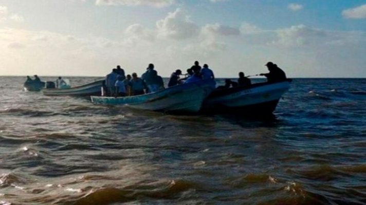 pescadores-guyaneses-los-salvaron-rescatan-a-dos-de-los-tripulantes-del-naufragio-en-delta-amacuro