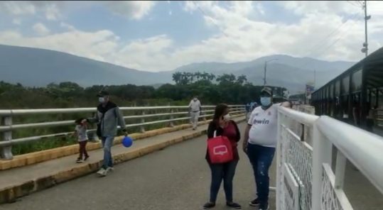 Venezuela habilita plan piloto para el paso peatonal por el puente  fronterizo Simón Bolívar