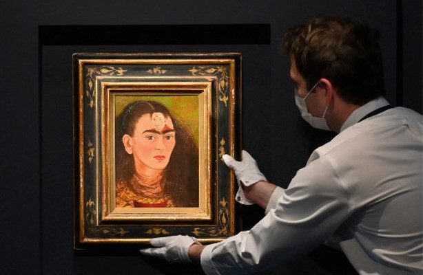 Obra de Frida Kahlo se vende por casi 35 millones de dólares