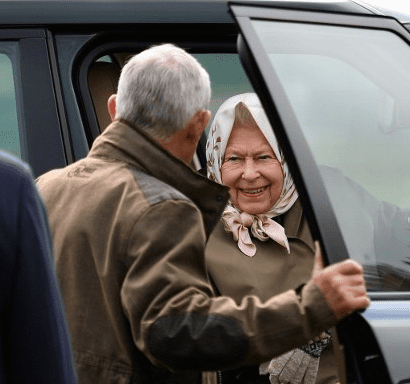 La reina Isabel II siempre ha manejado. Foto archivo de AFP