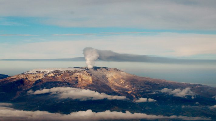 a-punto-de-estallar-volcan-nevado-del-ruiz-en-colombia-registra-senales-de-actividad-sismica