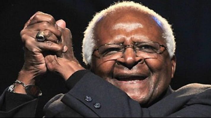 El arzobispo emérito sudafricano Desmond Tutu, murió este domingo en Ciudad del Cabo (suroeste) a los 90 años tras toda una vida dedicada a defender a los oprimidos. Tutu era ícono mundial de los derechos humanos, ganó el Nobel de la Paz en 1984 por su lucha incansable contra el sistema racista del 
