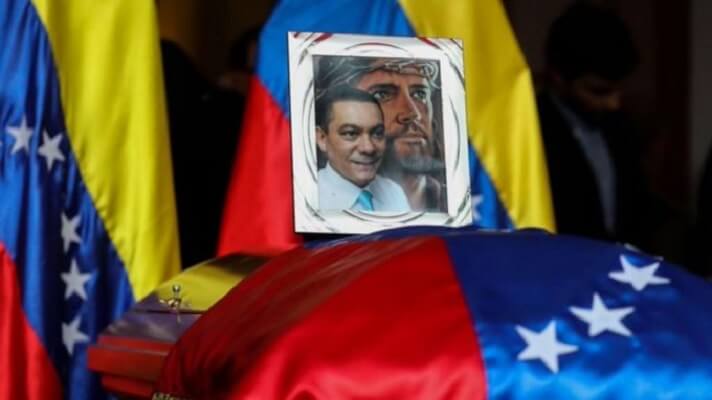 A dos funcionarios del Servicio Bolivariano de Inteligencia Nacional los condenaron a cinco años y diez meses de prisión por el homicidio del concejal Fernando Albán. Albán murió falleció en 2018 al caer del décimo piso de la sede del Sebin.