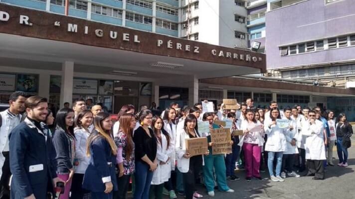 El secretario ejecutivo de la Federación de Trabajadores de la Salud (Fetrasalud), Pablo Zambrano, denunció la renuncia masiva de médicos del área de terapia intensiva del Hospital Dr. Miguel Pérez Carreño, en Caracas.