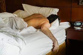 dormir desnudo es beneficioso para la salud
