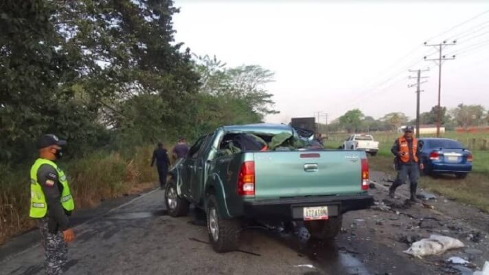 Una familia de cinco miembros, 4 mujeres y 1 hombre, murió en aparatoso accidente en Barinas. Todo ocurrió a la altura de la troncal 2, Sector San Hipólito, municipio Alberto Arvelo Torrealba, sector El Mijagual.