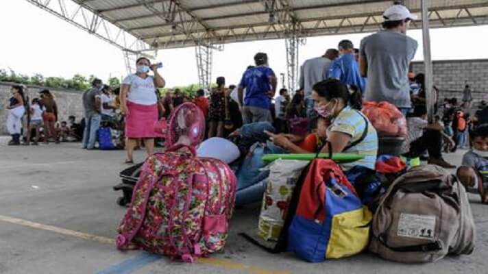 Unas 57 familias, que equivaldrían al menos a 176 personas, que residían en el lado colombiano de la frontera con Venezuela se desplazaron. Esto, debido a enfrentamientos entre la guerrilla del ELN y disidentes de las FARC, informó defensor del Pueblo de Colombia.