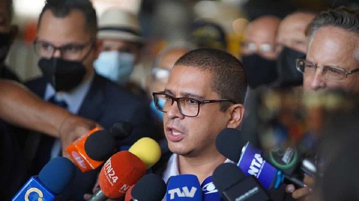 El promotor del Referendo Revocatorio, Nicmer Evans, refutó este viernes las acusaciones del presidente de la Asamblea Nacional chavista, Jorge Rodríguez.