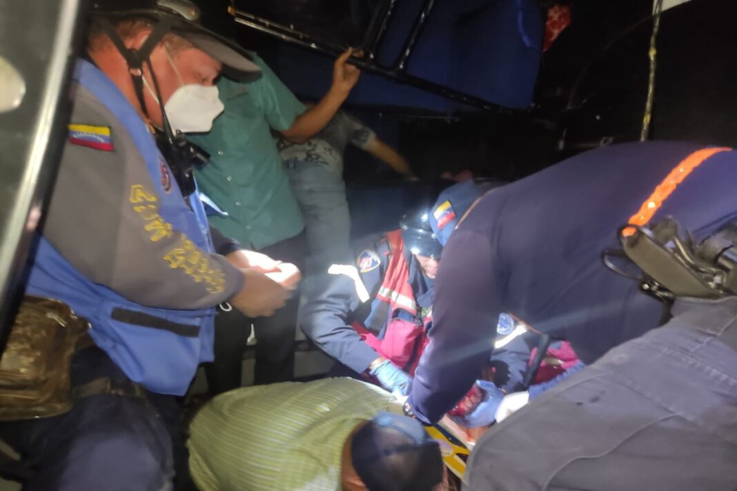 accidente-de-autobus-en-san-cristobal-deja-10-heridos