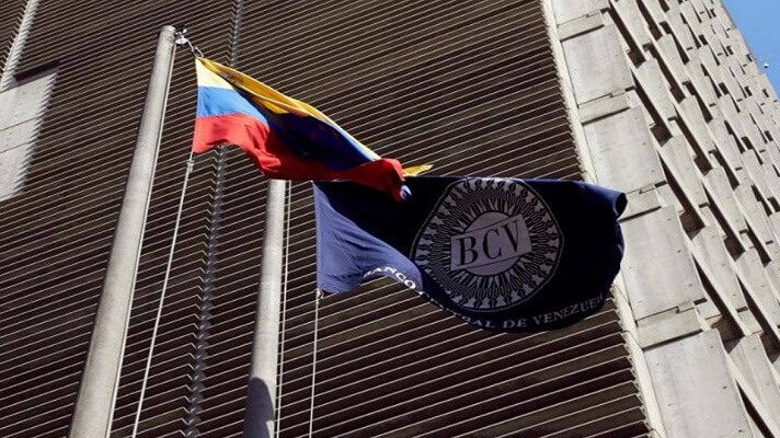 El Banco Central de Venezuela (BCV) oficializó la reducción de 12 puntos del encaje legal bancario. Mediante la Gaceta Oficial N.º 42.312, fechada el pasado 4 de febrero, el encaje pasa de 85% a 73%.