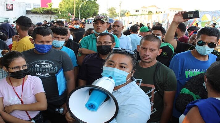 Un grupo de 20 migrantes, varados en Tapachula, al sureste de México, fronteriza con Guatemala, iniciaron este jueves una huelga de hambre. Lo hacen para presionar la entrega de visas por razones humanitarias.