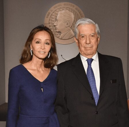 Mario Vargas Llosa está desde 2015 con Isabel Preysler. Foto AFP