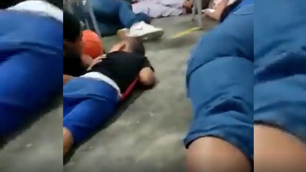 ataque terrorista y niños en el piso