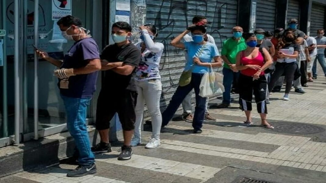 La Sociedad Venezolana de Infectología alertó acerca del peligro de dejar de usar el tapabocas, porque la pandemia de COVID-19 no ha terminado.