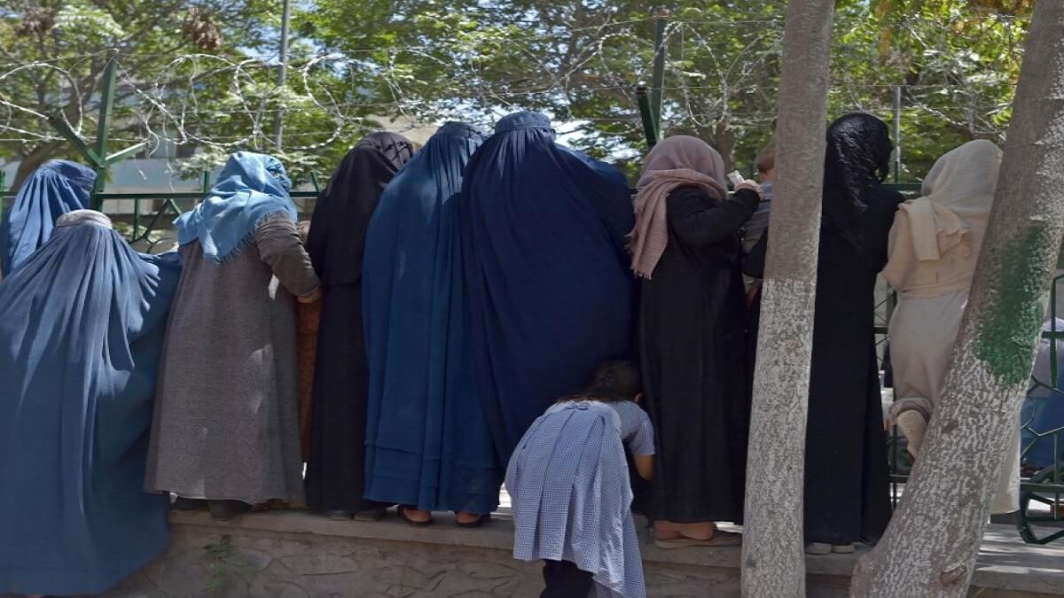 Desde el retorno del Talibán a Afganistán, los derechos de las mujeres volvieron a ser restringidos, lo que empeora con el uso obligatorio de la burka. Foto referencial