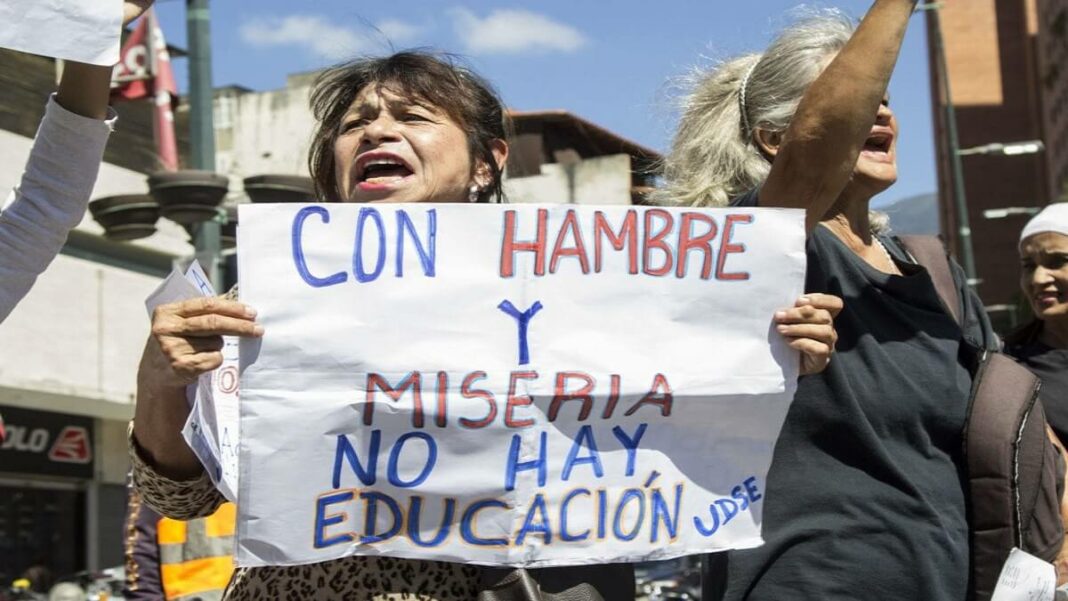 Los maestros en Venezuela sufren por las bajos sueldos. Foto cortesía
