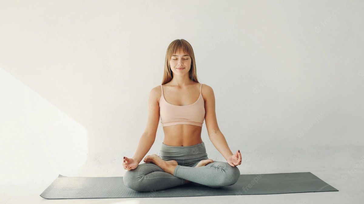 La práctica del yoga, trae múltiples beneficios para la salud.