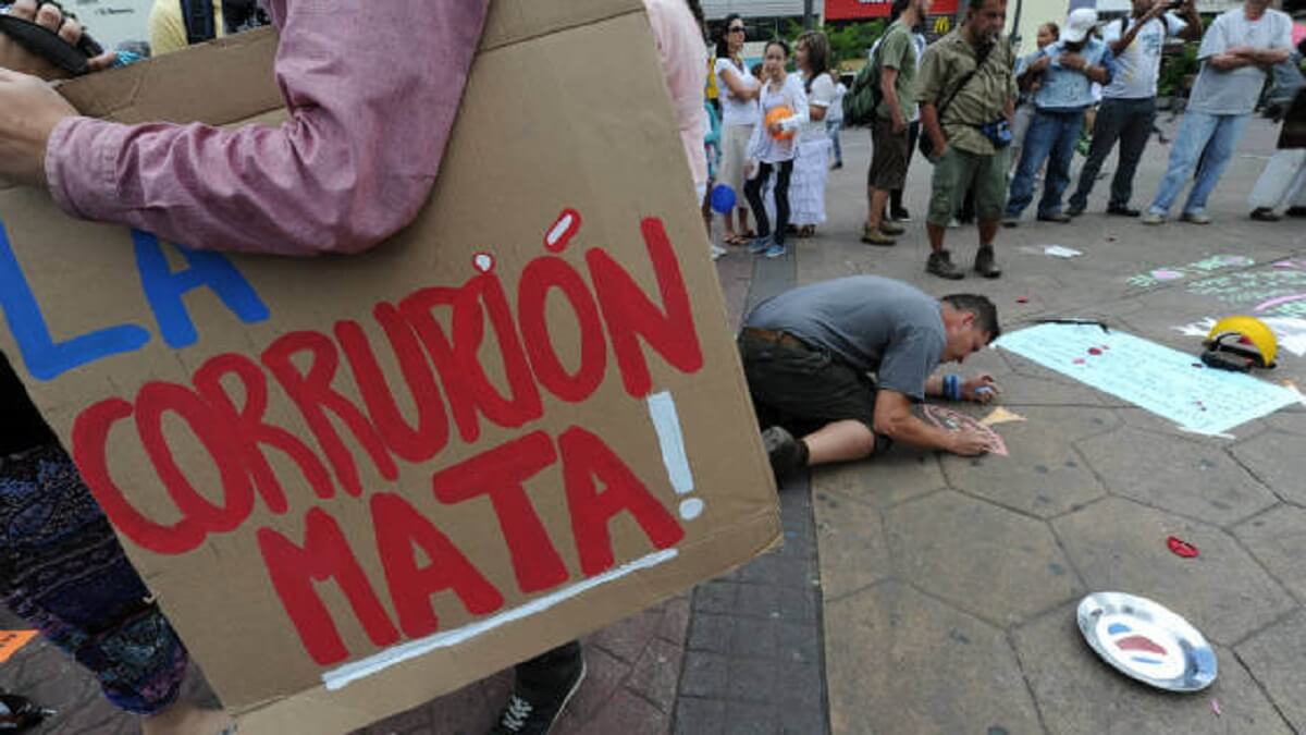 La corrupción ensancha la brecha que hay entre ricos y pobres en Venezuela. Foto referencial