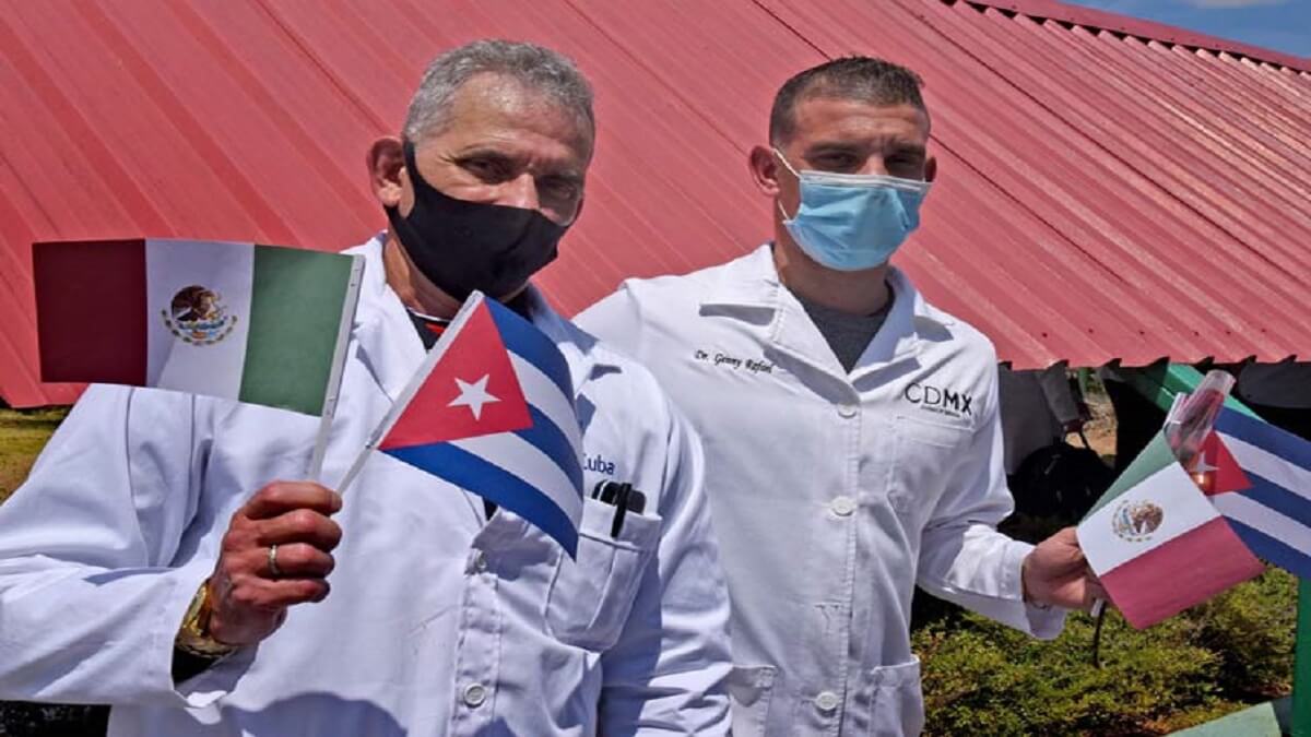 El presidente López obrador anunció que los médicos cubanos van a ganar lo mismo que los mexicanos. Foto cortesía