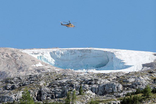Ocho personas resultaron heridas y otras 14 fueron reportadas como desaparecidas, dijeron las autoridades, advirtiendo que no estaba claro cuántos escaladores fueron atrapados cuando el glaciar cedió el 3 de julio de 2022.