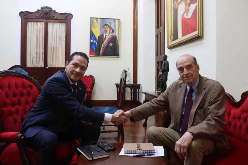 Canciller de Petro se reúne con el ministro de relaciones exteriores Nicolás Maduro
