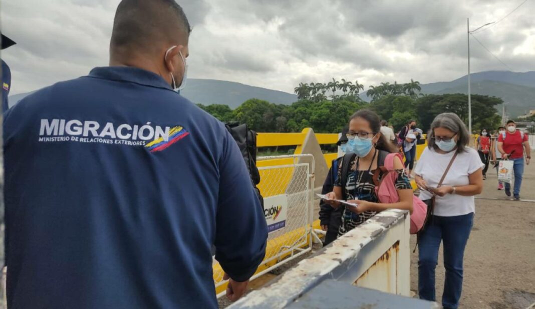 A cuenta gotas se están regresando los venezolanos de Colombia.