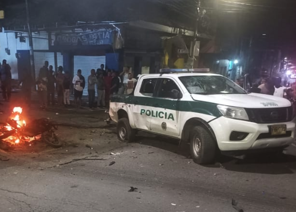 Un muerto y 13 heridos por atentando con moto bomba en Cauca (+ video)